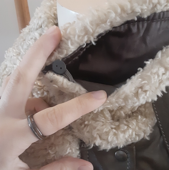 Danier Leather Bomber Jacket- Women's Size Small- Olive Green - Picture 7 of 9